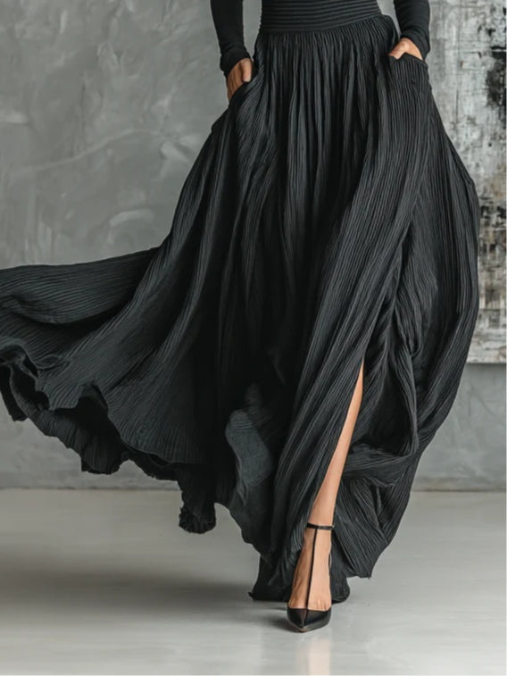 Carmen - Cuello Alto Negro Falda Plisada