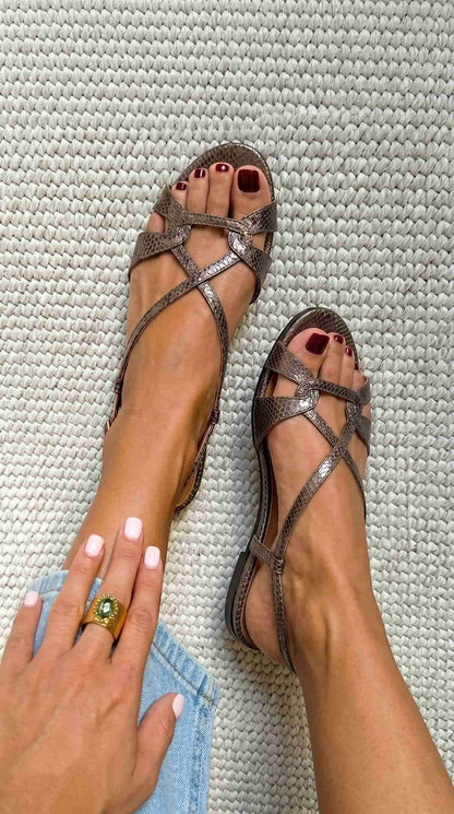 Sandalias planas bronce slingback, punta abierta, estampado de pitón