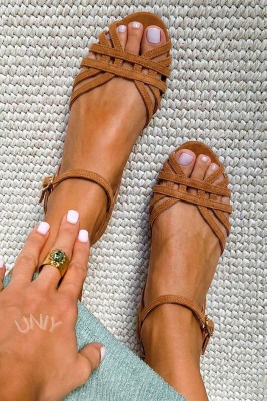 Sandalias planas de ante color cuero con multi tira y hebilla vintage