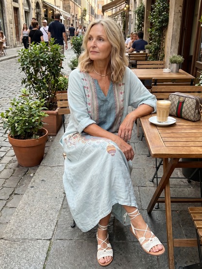 Laura | Vestito Midi Oversize Ricamato con Pannello Ornamentale