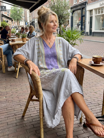 Erminia | Vestito Midi Oversize Ricamato a Pannello a Contrasto
