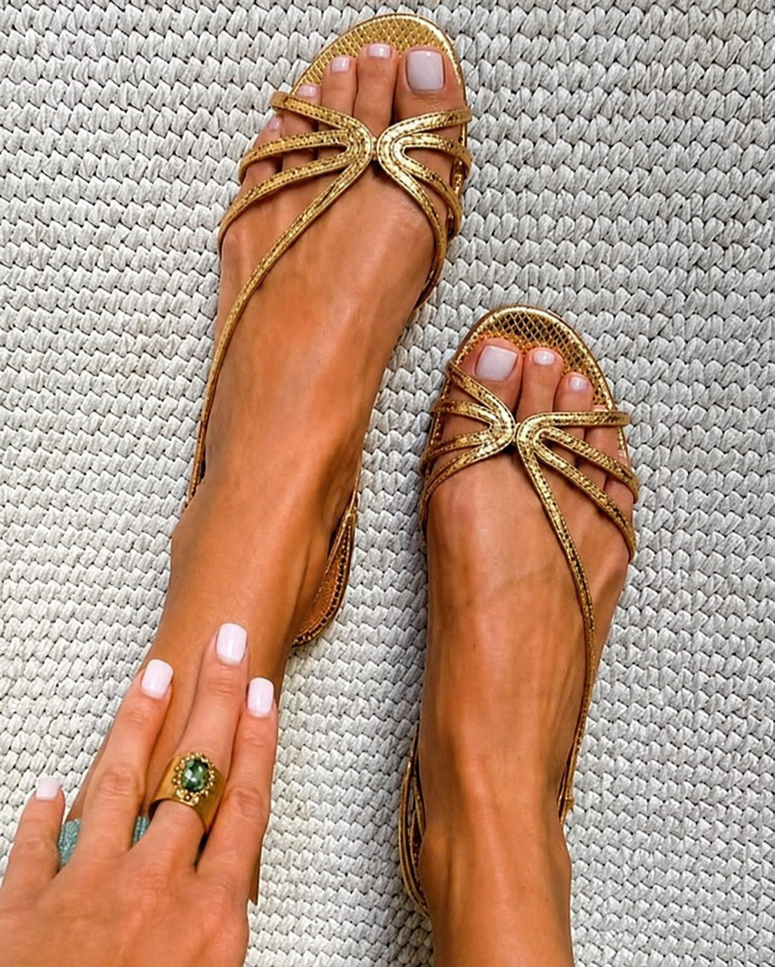 Sonia - Sandalias planas doradas