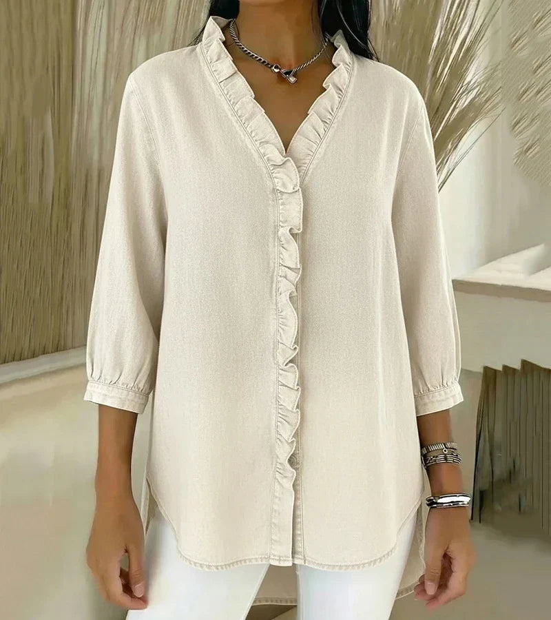 Clemencia — Blusa fluida con escote en V con volantes