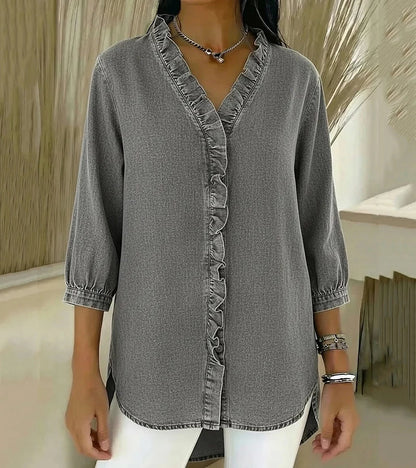 Clemencia — Blusa fluida con escote en V con volantes