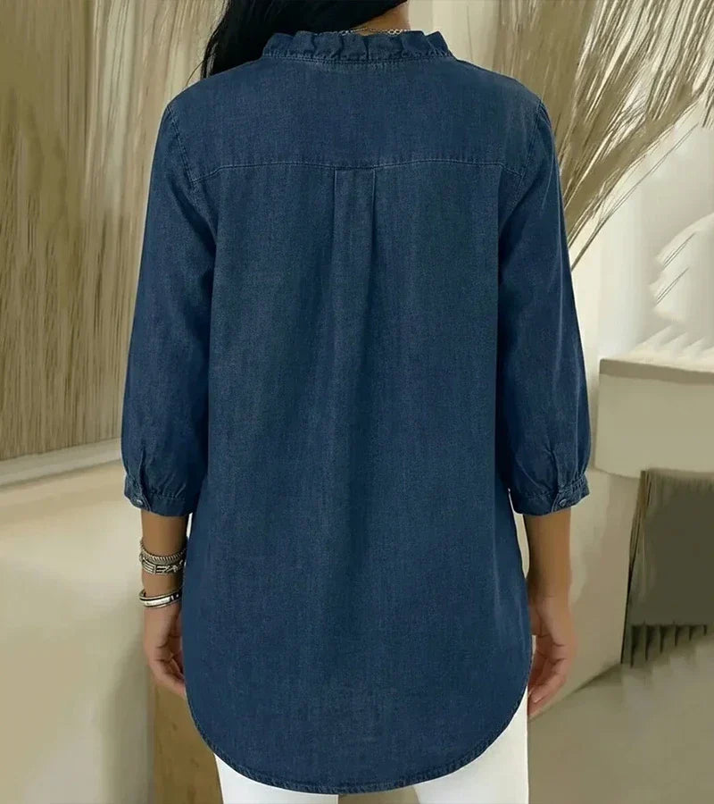 Clemencia — Blusa fluida con escote en V con volantes