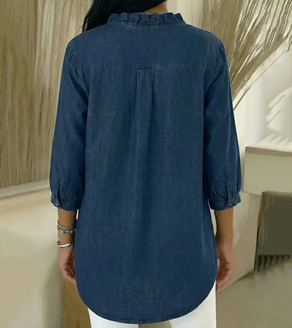 Clemencia — Blusa fluida con escote en V con volantes
