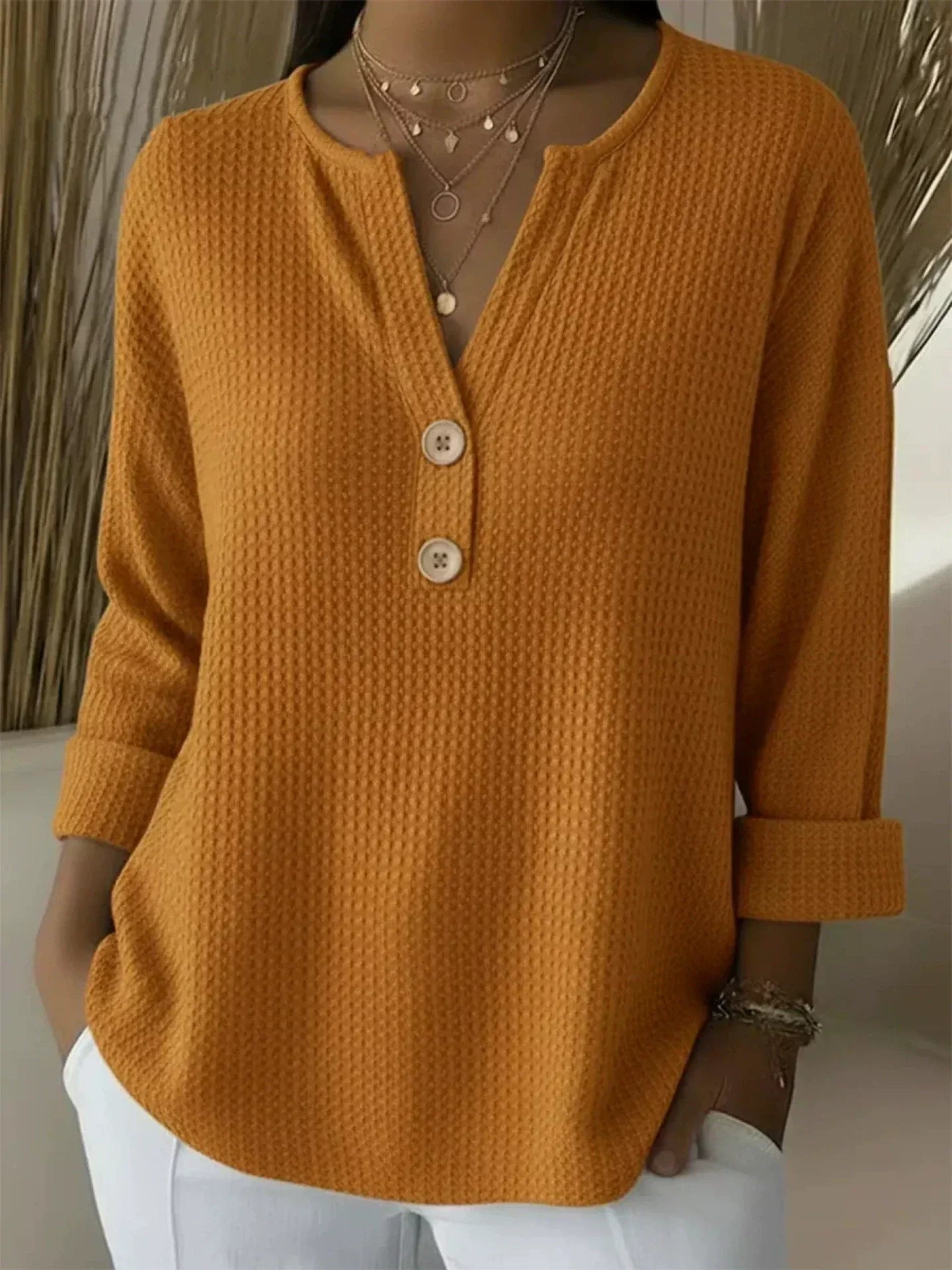Vega | Camiseta Henley Texturizada con Botones