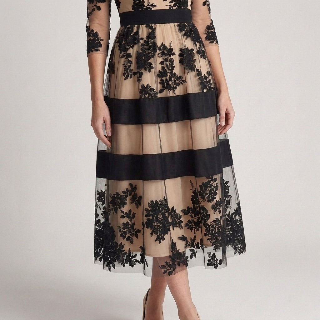 Claudia - Elegante abito in pizzo floreale
