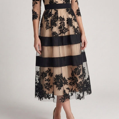 Claudia - Elegante abito in pizzo floreale