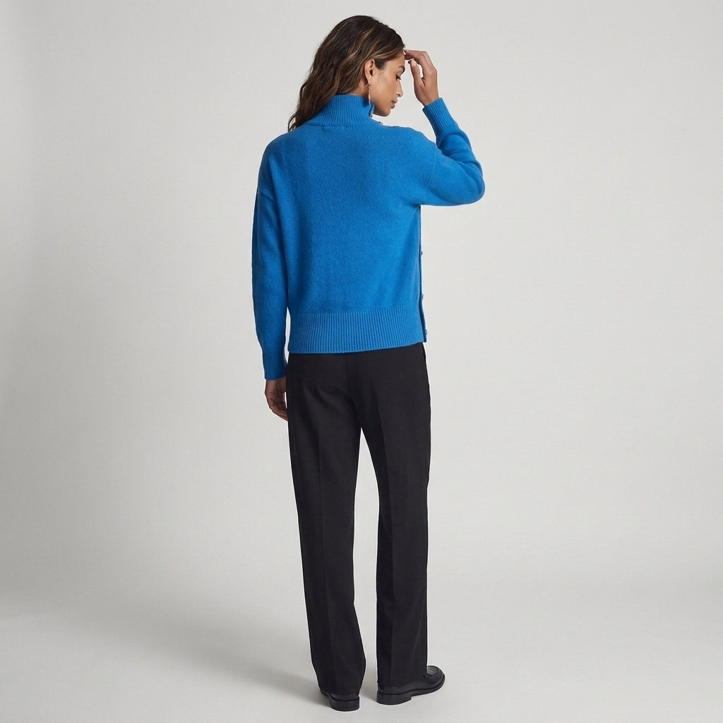 Susana - Maglione a Collo Alto Chic Elegante con Bottonatura Asimmetrica