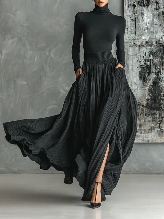 Carmen - Cuello Alto Negro Falda Plisada