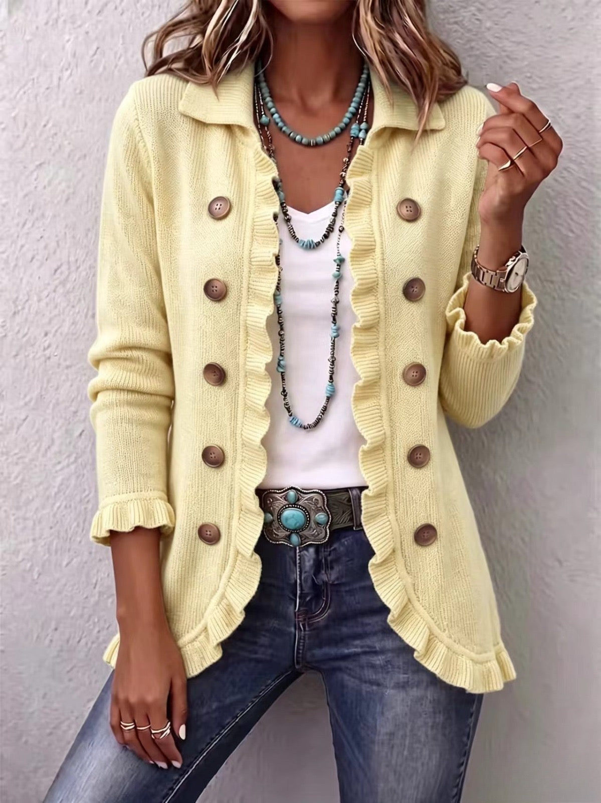 Aurora | Chaqueta de Punto Acanalado Color Crema con Volantes